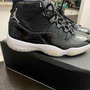AIR JORDAN 11 RETRO